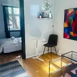 Central Studio Apartment *