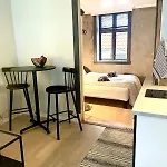 Central Studio Apartment *
