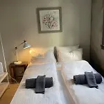 Central Studio Apartment *