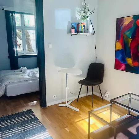 Central Studio Apartment *