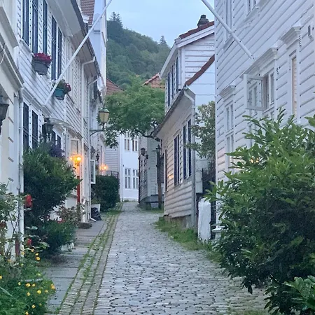 Central Studio Apartment *